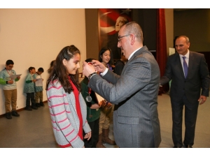 Meram’da Akıl Zeka Oyunlarında Başarılı Olan Öğrencilere Madalyaları Verildi