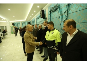 Vali Çakacak, Ayın Başarılı Polislerine Ödül Verdi