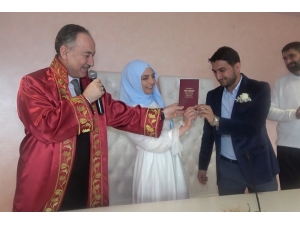 Hayatlarını Birleştirmek İçin Sevgililer Günü’nü Tercih Ettiler