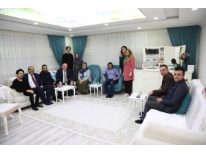 Başkan Bıyık, El Bab Şehidinin Ailesini Unutmadı