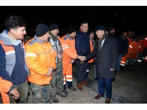 Başkan Ekicioğlu, Temizlik Görevlileri İle Çorba İçip Vatandaşla Görüntülü Konuştu