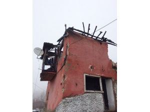 Yangında Zarar Gören Bina Yıkıldı