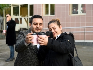 Akay: "İnsan Sevdiği Zaman Hayatla Barışık Olur"