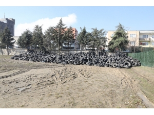 Büyükşehir Sinek Yuvası Atık Lâstikleri Topluyor