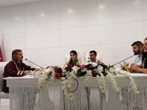 Her 5 Dakikada ’Sevgililer Günü Nikahı’ Kıyıldı