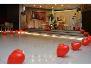 Başkan Özcan’dan Sevgililer Günü Sürprizi