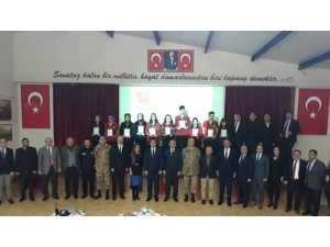 10 Bin Lirayı Tsk’ya Bağışlayan Lise Öğrencileri Madalya Ve Beratla Ödüllendirildi