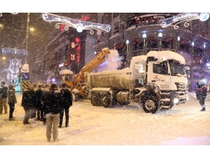 Van Son 52 Yılın En Büyük Üçüncü Kar Yağışını Aldı