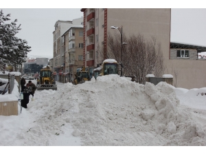 Zara İlçesinde Karla Mücadele Çalışmaları Aralıksız Devam Ediyor