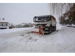 Sivas Kent Merkezinde Kar Temizleme Çalışmaları Aralıksız Devam Ediyor
