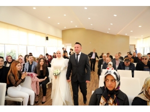 Sevgililer Gününde 24 Çift Mutluluğa ’Evet’ Dedi