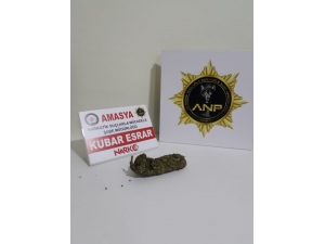 Ayakkabının İçinde 100 Gram Esrar Yakalandı