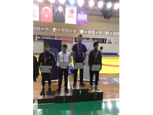 İzmit Belediyesporlu Genç Güreşçi, Kocaeli’yi Temsil Edecek