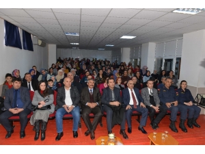 Aileler Çocukların İnternet Bağımlılığı Konusunda Bilinçlendirildi