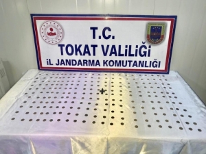 Evinden Tarihi Haç Ve 232 Adet Sikke Çıktı