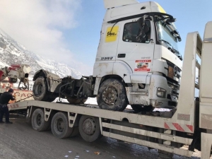 Siirt’te Mazot Yüklü Kamyon Devrildi, Sürücü Araçtan Atlayarak Kurtuldu
