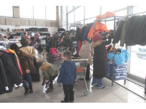 Elazığ’da Depremzedeler İçin Giyim Mağazası