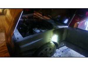 Park Halinde Yanan Otomobile İtfaiye Müdahale Etti