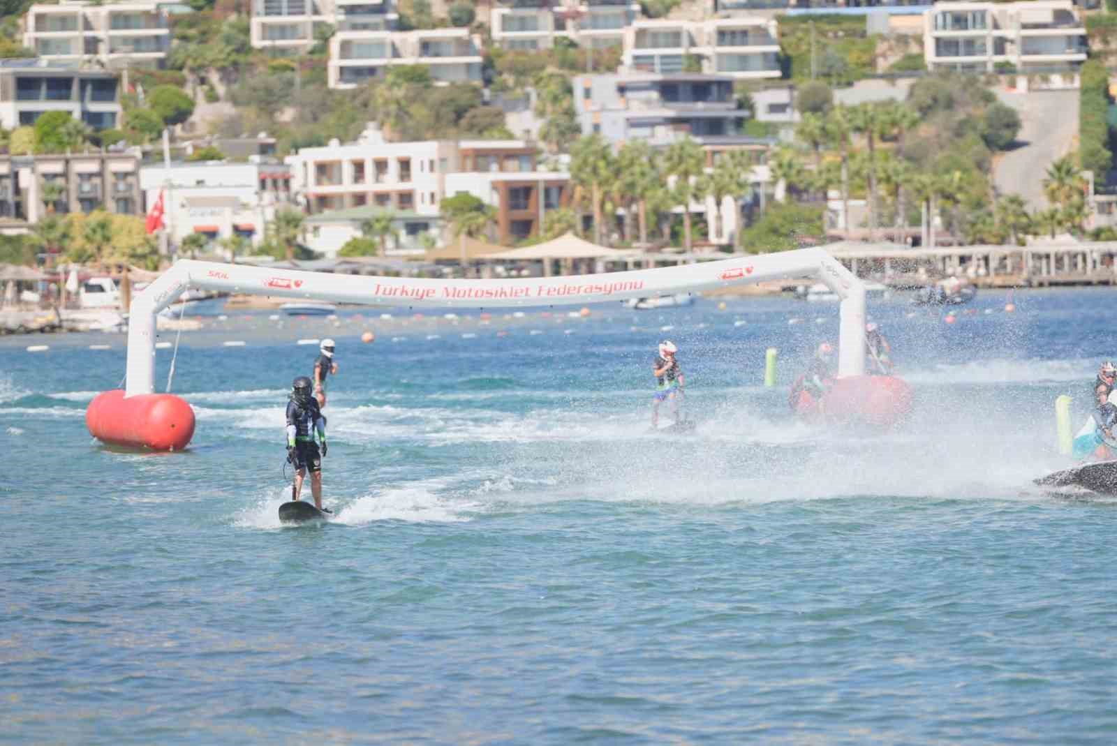 bodrum-da-deniz-uzerinde-hiz-ve-adrenalin-yarisi