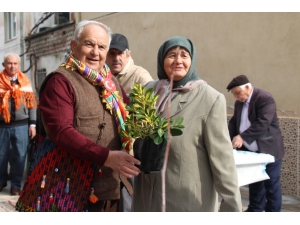 Sındırgılı Yörüklerden Anlamlı Sevgililer Günü Kutlaması