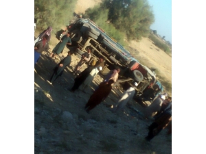 Pakistan’da Düğün Otobüsü Devrildi: 11 Ölü, 20’den Fazla Yaralı