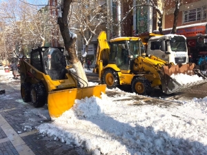 Malatya’da Kardan Kapanan 450 Mahallenin Yolu Açıldı