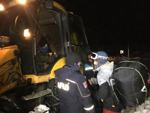 Dağda Mahsur Kalan Paraşütçü Kurtarma Ekiplerine Tepki Gösterdi