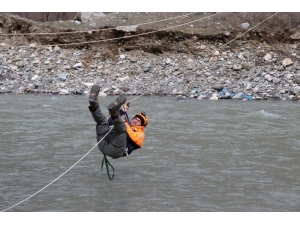 Afad İpli Teleferikle Hastayı Çay Üzerinden Geçirdi