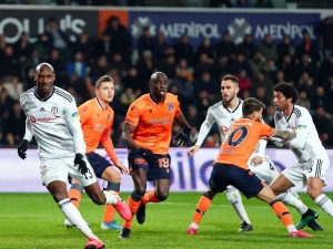 Demba Ba Eski Takımını Boş Geçmedi