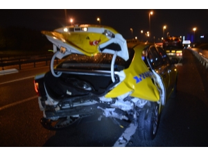 Otomobil, Ticari Taksiye Arkadan Çarptı: 2 Yaralı