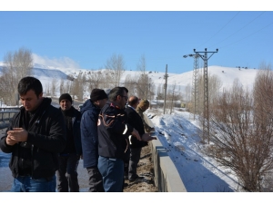 Dalgıçlar 5 Gündür Kayıp Olan Liseli Kızı Arıyor