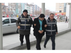 Hapis Cezası Bulunan Şüpheli, Kardeşinin Kimliğiyle Muavinlik Yaparken Yakalandı