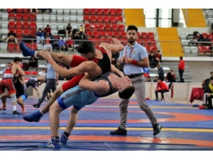 Gençler Türkiye Güreş Şampiyonası, Sivas’ta Devam Ediyor