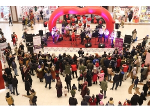 Ceylan Karavil Park Avm’de Sevgililer Günü Etkinliği