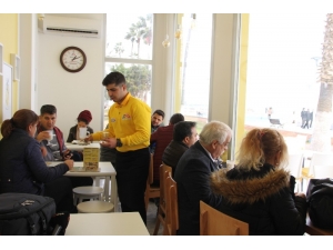 Mersinliler Sahildeki Kafelerine Kavuşuyor