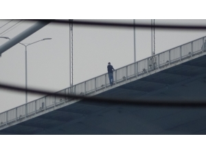 Köprüdeki İntihar Girişimini Görüntülü Görüşmeyle Arkadaşına İzletti