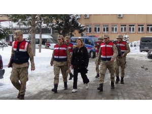 Jandarmanın Yakaladığı Cezaevi Firarisi Suç Makinesi Kadın Tutuklandı