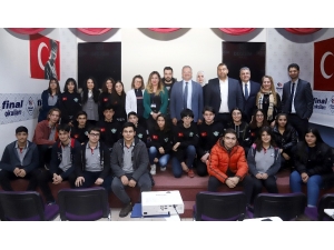 Robot Takımı, Amerika Öncesi İngilizce Eğitim Aldı