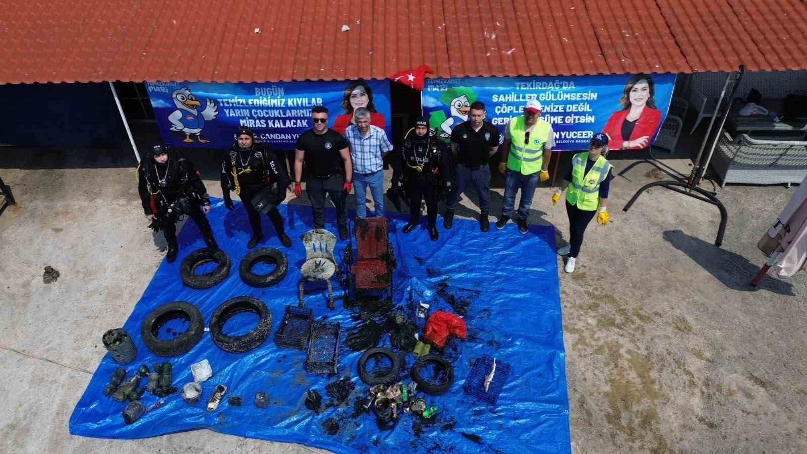tekirdag-da-deniz-temizligi-deniz-dibinden-lastik-sandalye-ve-plastik-atiklar-cikarildi