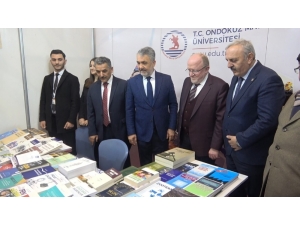 Vali Kaymak’tan Yayıncılara: “Kitapları Fuar Sonunda Giderken Kendinize Yük Etmeyin”