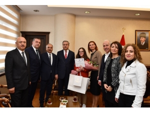 Resim Yarışmasında Dereceye Giren Öğrencilere Ödül