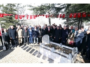 Dünya Şampiyonu Güreşçi Mezarı Başında Anıldı