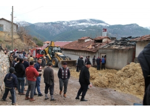 Amasya’da Ev Ve Samanlık Yangını