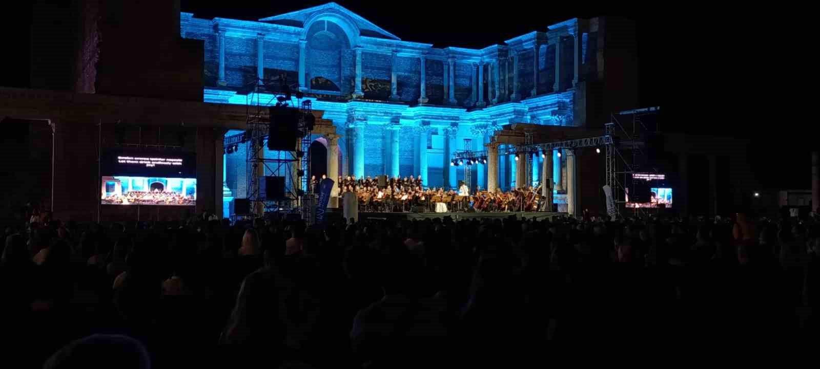 manisa-da-tarihi-gece-sardes-antik-kenti-nde-carmina-burana-ruzgari