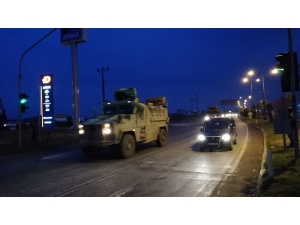 Suriye Sınırına Tank Ve Zırhlı İş Makineleri Sevk Edildi