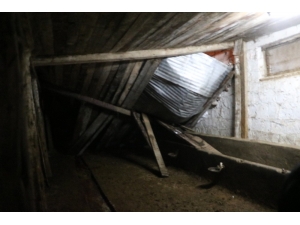 Yoğun Kar Yağışı Nedeniyle Ahırın Çatısı Çöktü