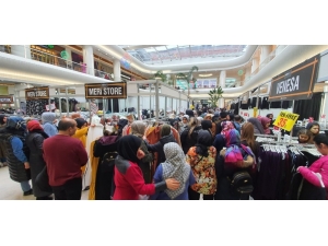 Bursa’da Alışveriş İzdihamı