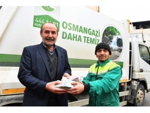 Çöp Toplarken Bulduğu 125 Bin Tl’yi Sahibine Teslim Etti