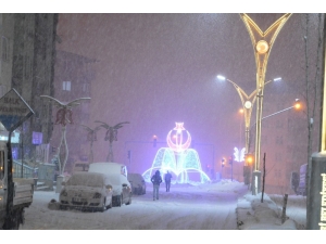 Aydınlatmalar Hakkari’ye Renk Katıyor