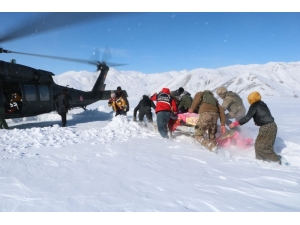 Köylerde Mahsur Kalan 194 Hasta Kar Üstü Araçlarla Kurtarıldı